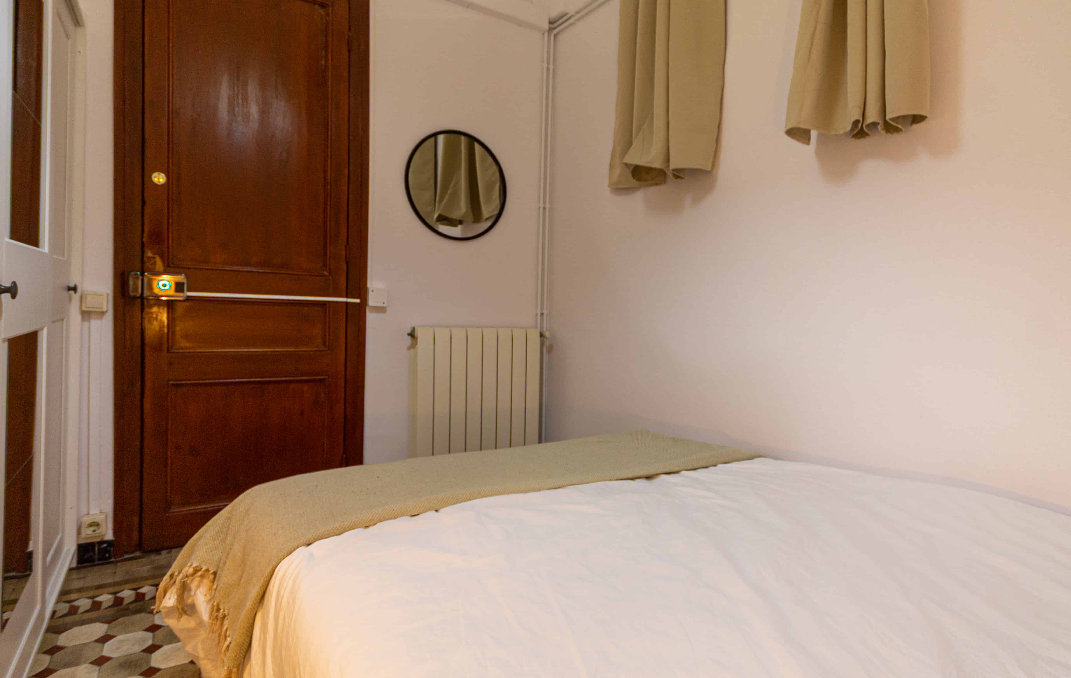 Common Area?w=400&h=260&fit=crop&q=40&auto=format&trim=auto