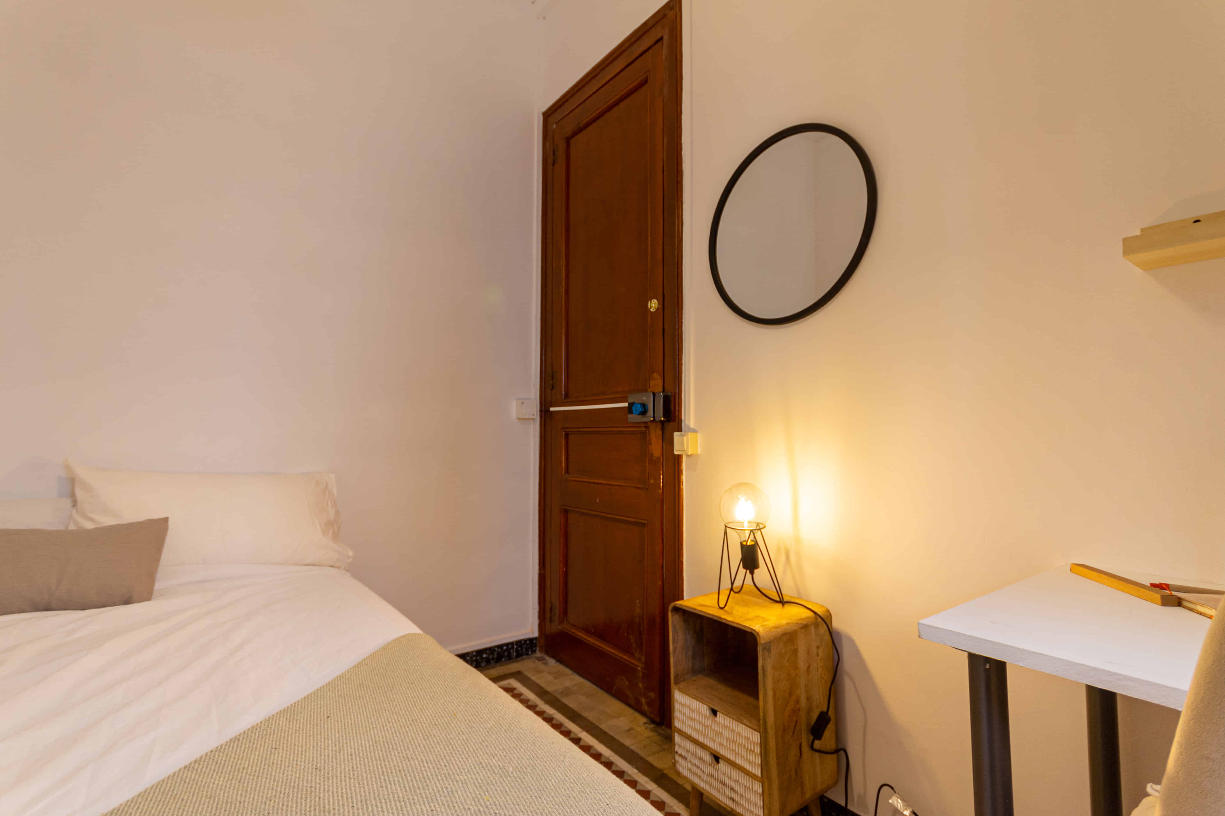 Common Area?w=400&h=260&fit=crop&q=40&auto=format&trim=auto