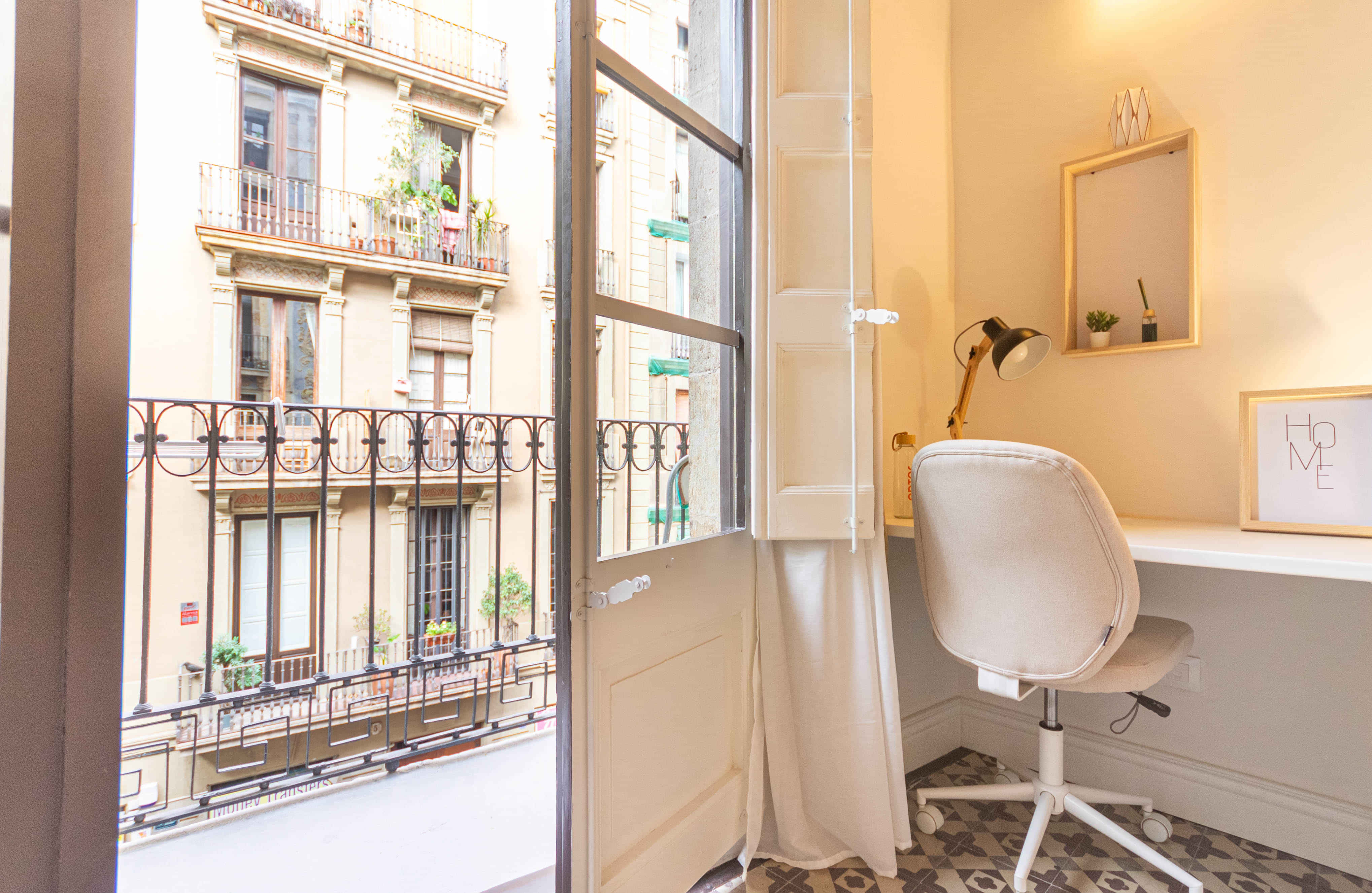 Bathroom?w=400&h=260&fit=crop&q=40&auto=format&trim=auto