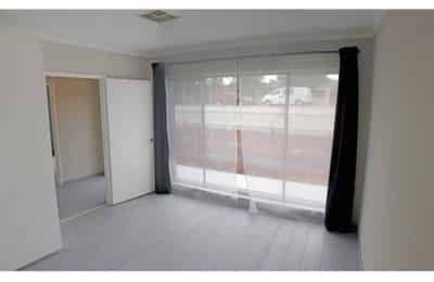Exterior?w=400&h=260&fit=crop&q=40&auto=format&trim=auto