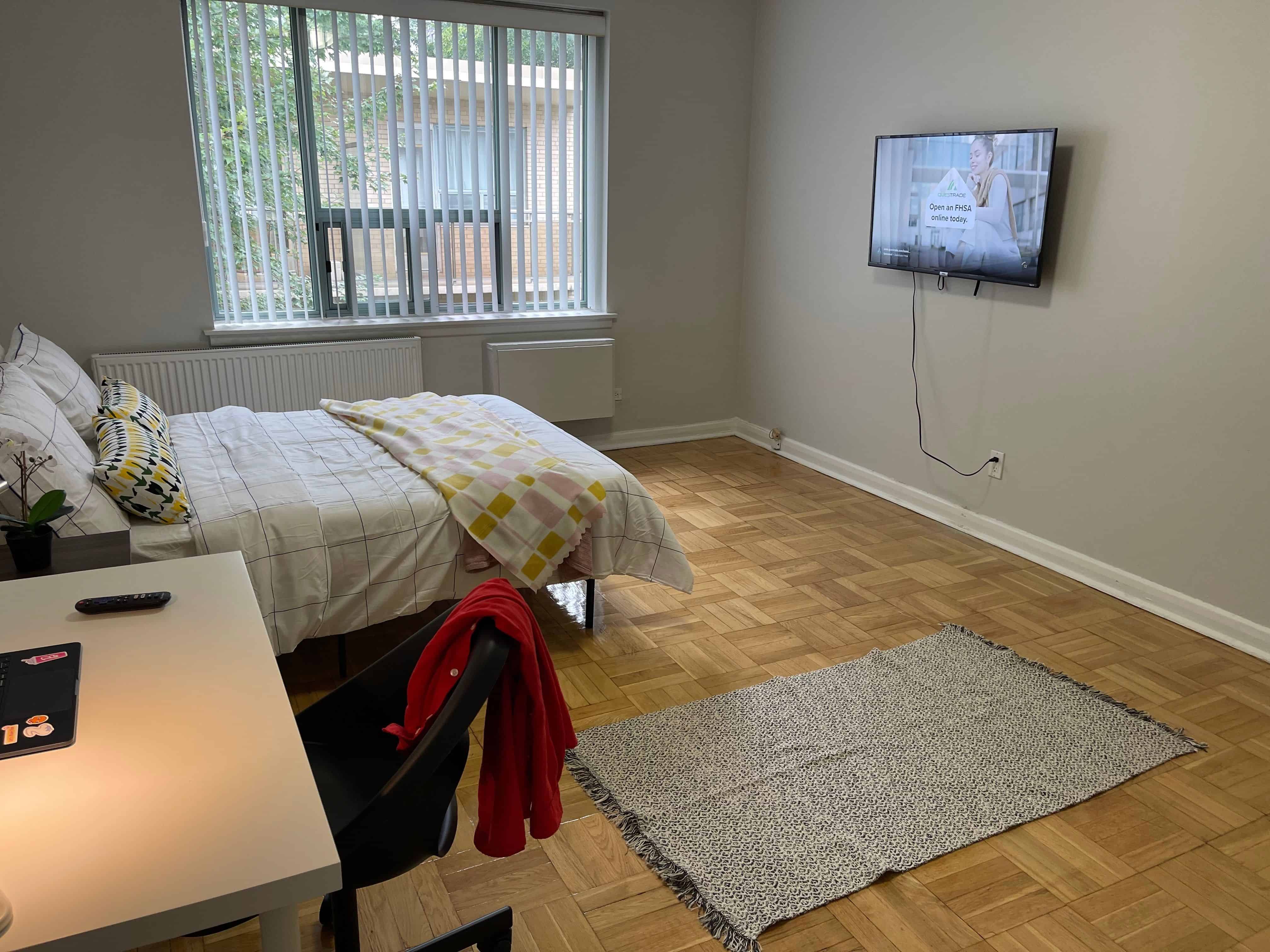 Heath Street, Toronto - Toronto, Ontario, Canada - Deluxe Room - Bedroom