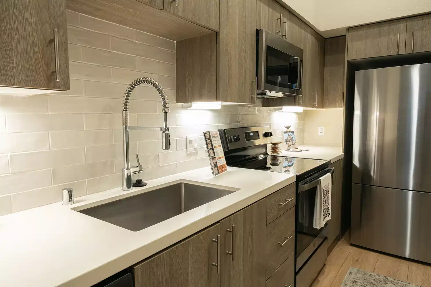 Amenities?w=400&h=260&fit=crop&q=40&auto=format&trim=auto