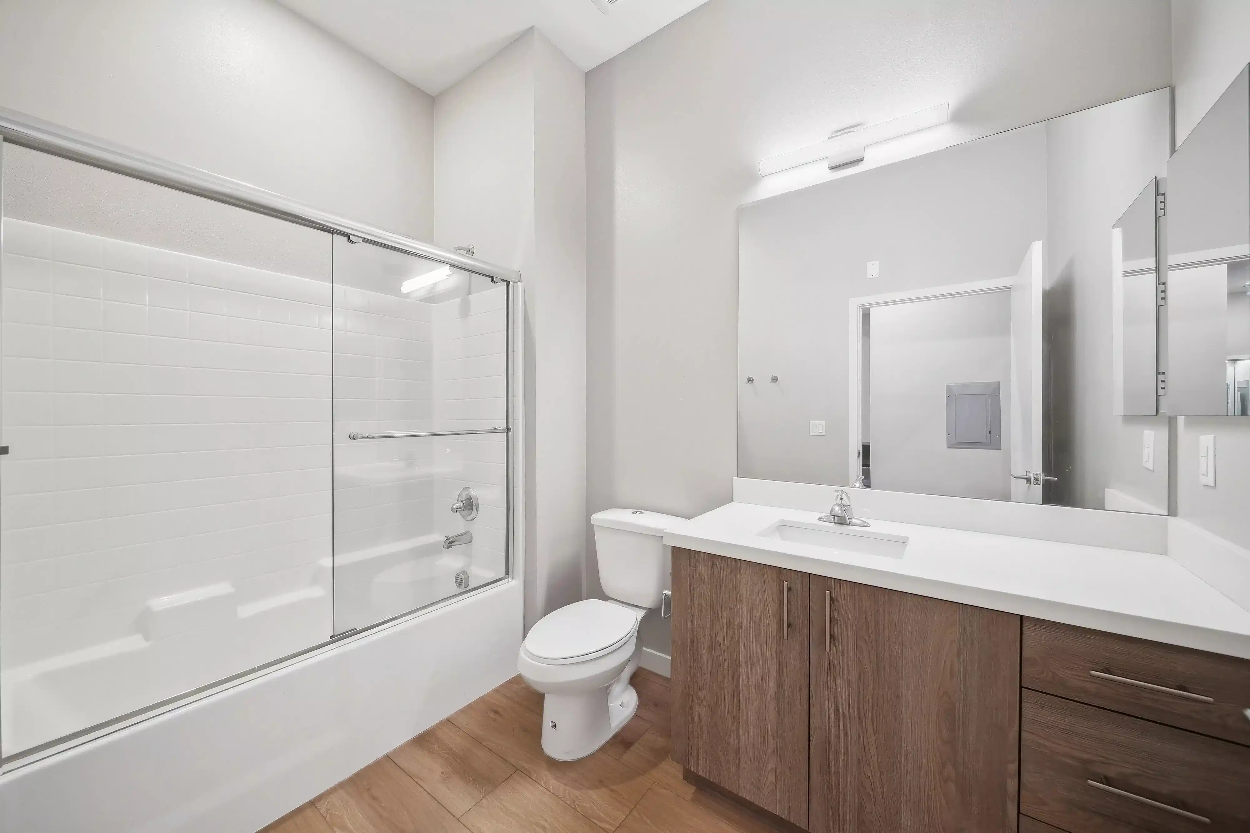 Common Area?w=400&h=260&fit=crop&q=40&auto=format&trim=auto