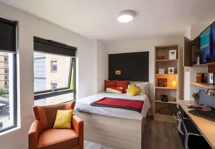 Bronze Studio - Bedroom