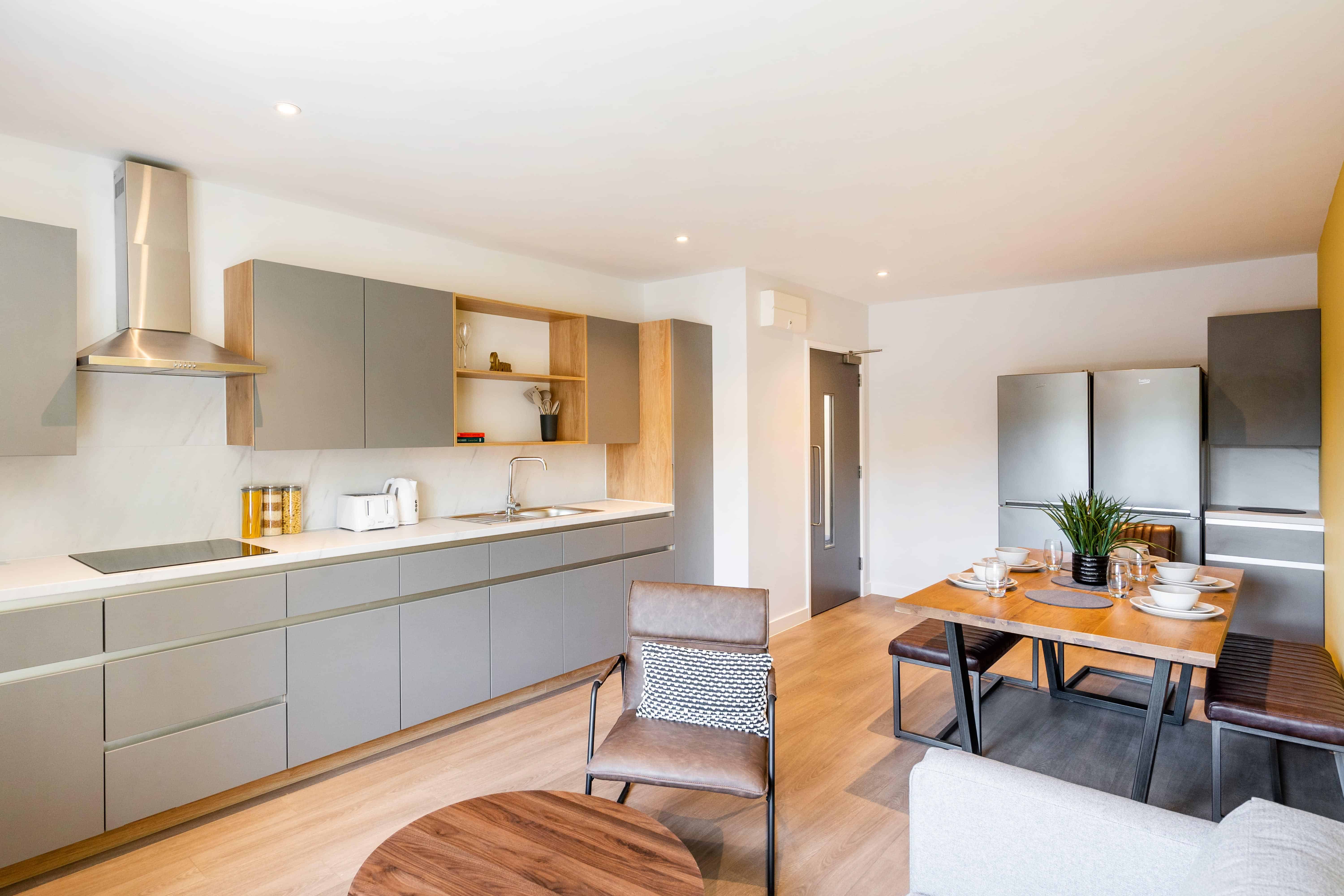 Common Area?w=400&h=260&fit=crop&q=40&auto=format&trim=auto