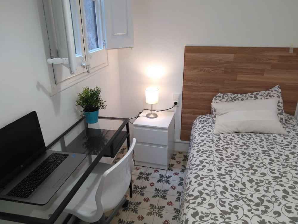 Common Area?w=400&h=260&fit=crop&q=40&auto=format&trim=auto