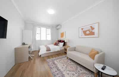 Studio - Bedroom?w=400&h=260&fit=crop&q=40&auto=format&trim=auto