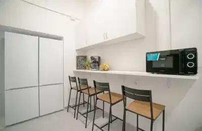 Almirante - Ciutat Vella, Valencia - Valencia, Spain - Kitchen