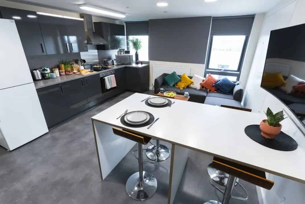 Amenities?w=400&h=260&fit=crop&q=40&auto=format&trim=auto