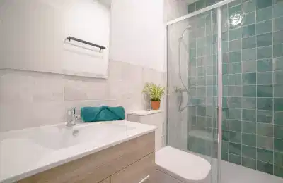 Kitchen?w=400&h=260&fit=crop&q=40&auto=format&trim=auto