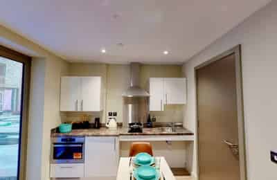 Amenities?w=400&h=260&fit=crop&q=40&auto=format&trim=auto