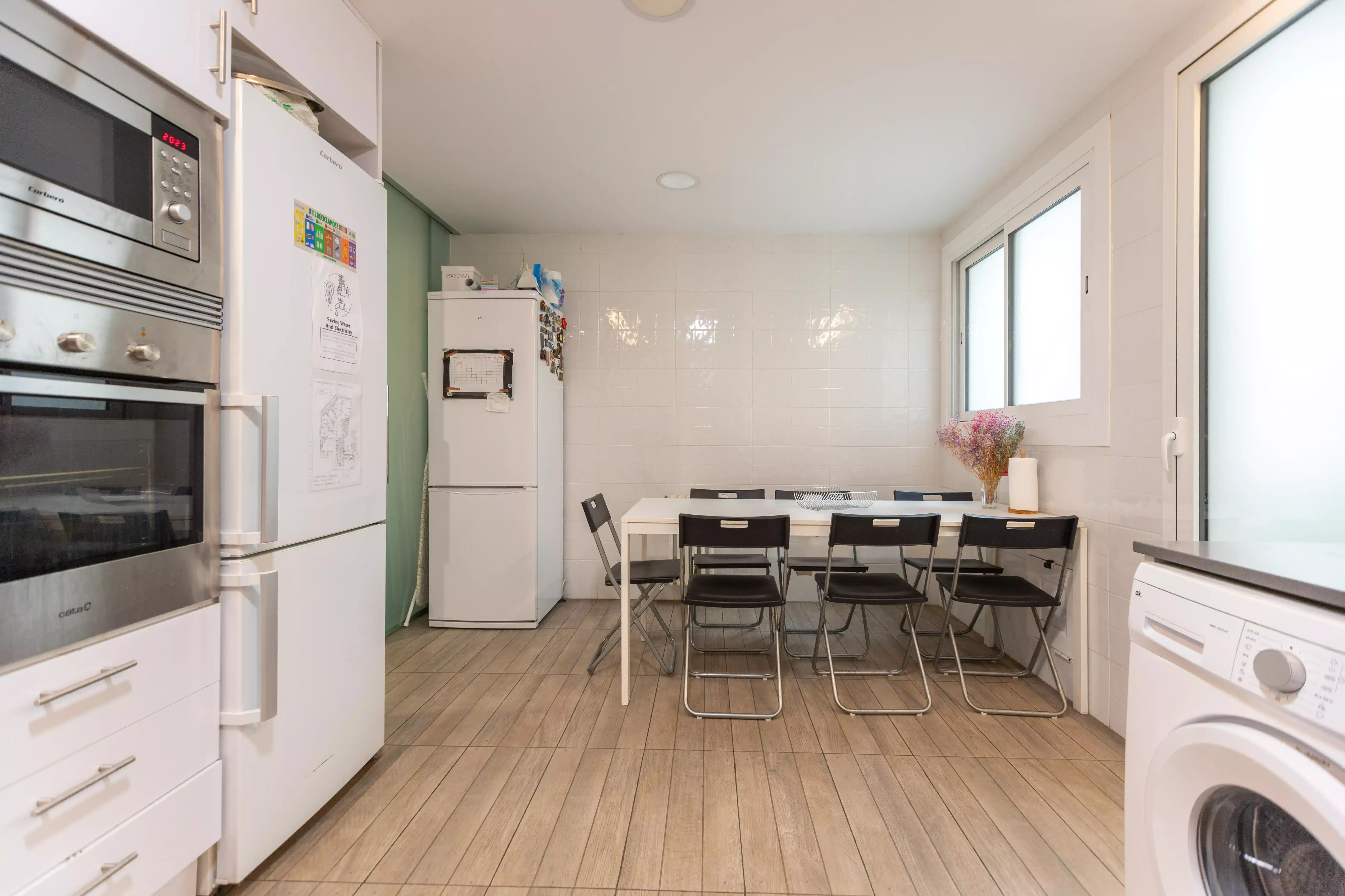 Periodista Azzati, Valencia - Valencia, Spain - Kitchen