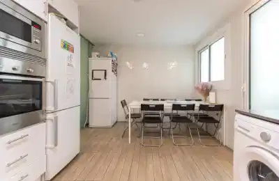 Periodista Azzati, Valencia - Valencia, Spain - Kitchen