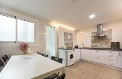 Periodista Azzati, Valencia - Valencia, Spain - Kitchen