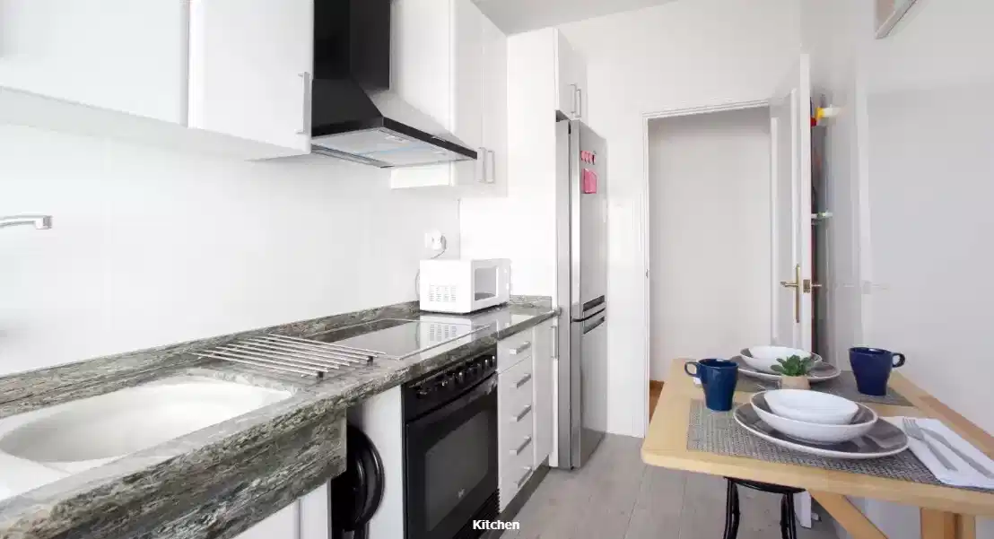 Gran Via De Ferran El Catolic, Valencia - Valencia, Spain - Kitchen