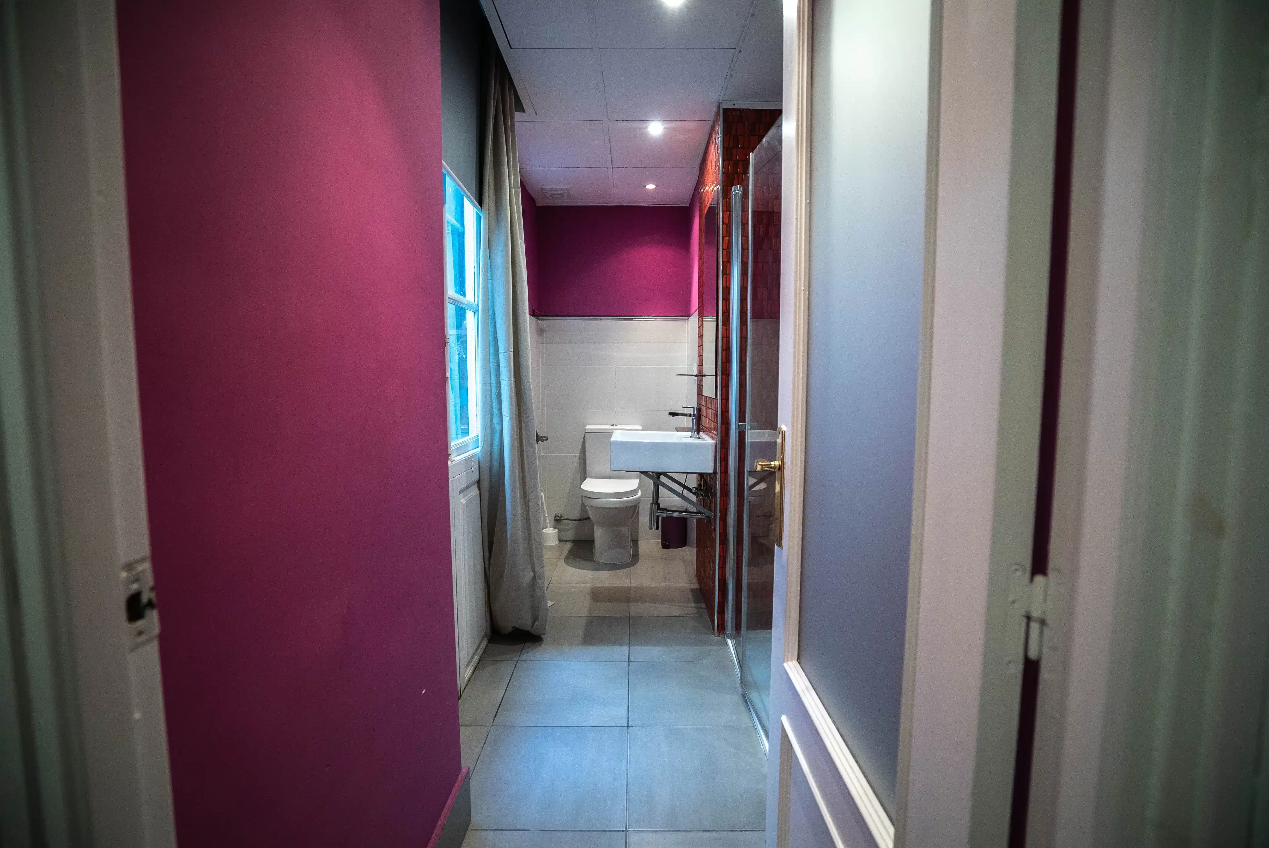 Amenities?w=400&h=260&fit=crop&q=40&auto=format&trim=auto