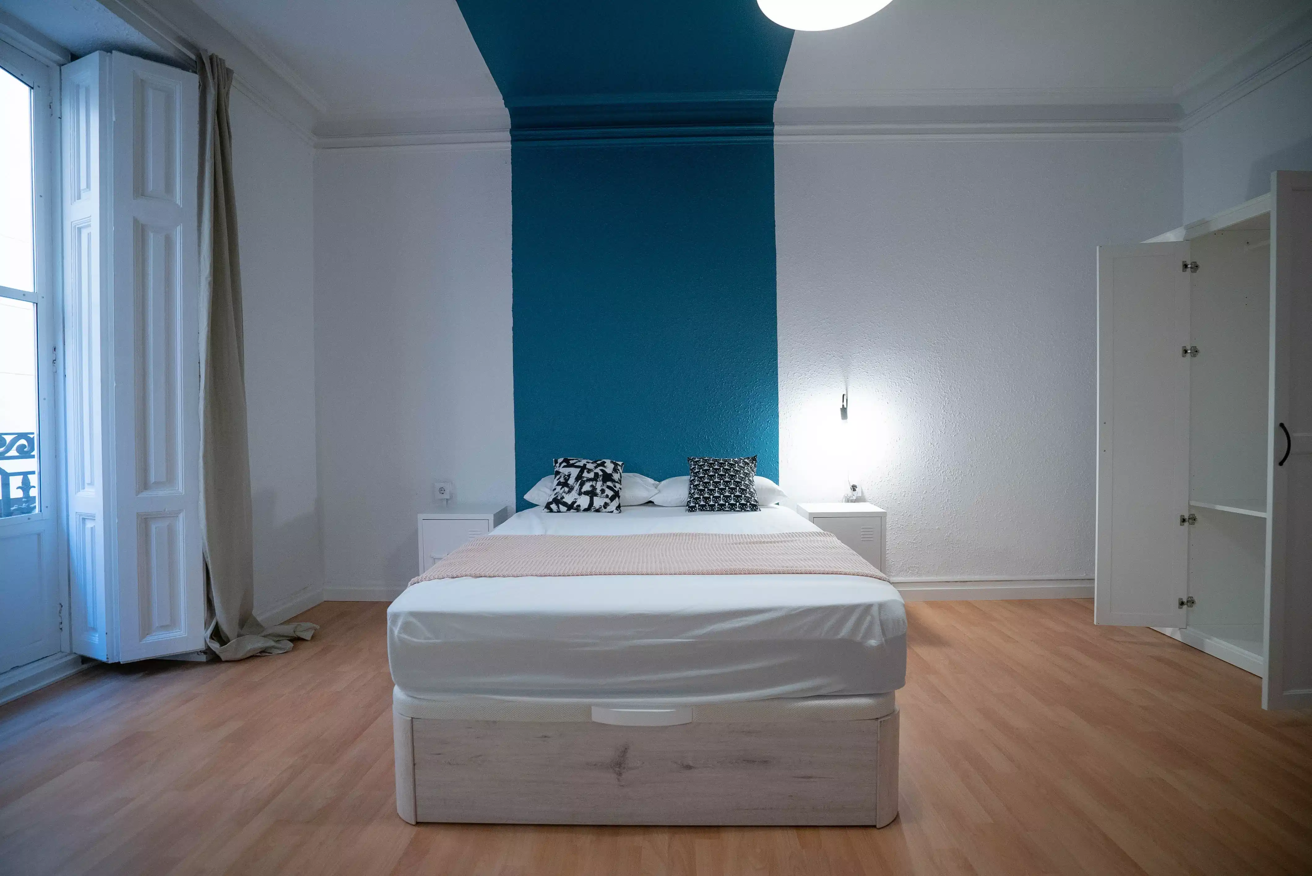 Amenities?w=400&h=260&fit=crop&q=40&auto=format&trim=auto