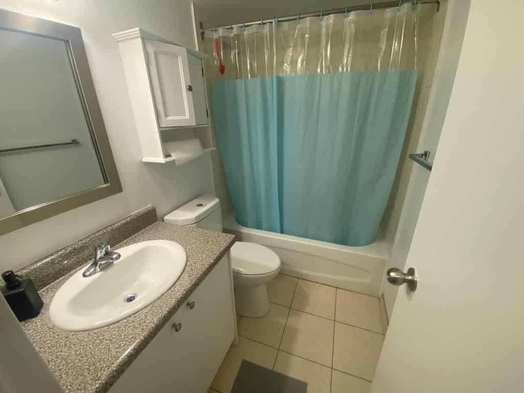 Common Area?w=400&h=260&fit=crop&q=40&auto=format&trim=auto