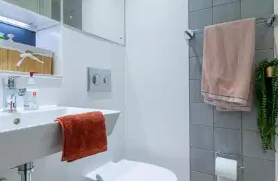 Amenities?w=400&h=260&fit=crop&q=40&auto=format&trim=auto