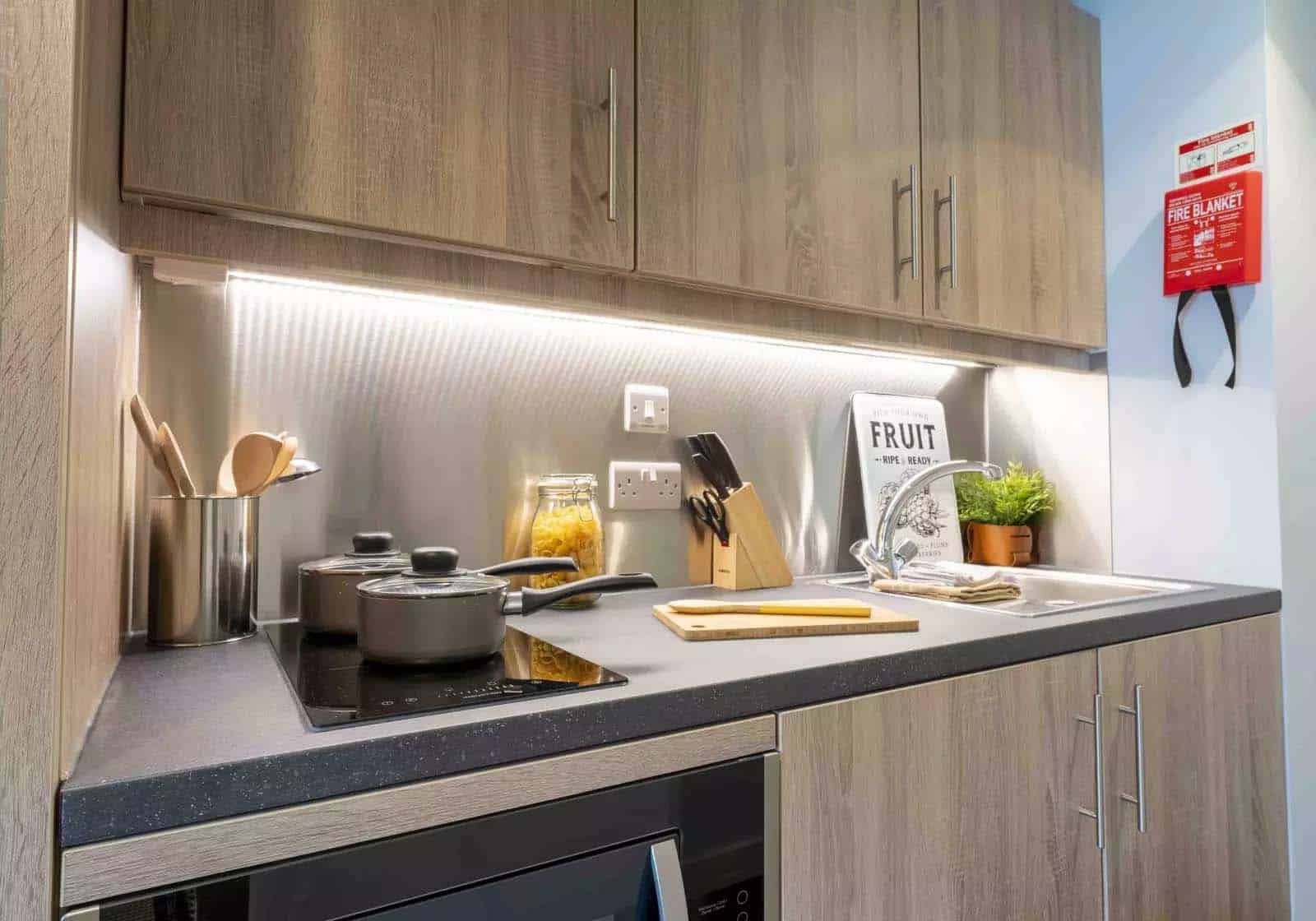 Amenities?w=400&h=260&fit=crop&q=40&auto=format&trim=auto