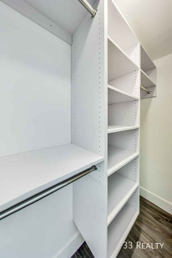 Exterior?w=400&h=260&fit=crop&q=40&auto=format&trim=auto