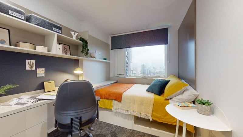 Exterior?w=400&h=260&fit=crop&q=40&auto=format&trim=auto