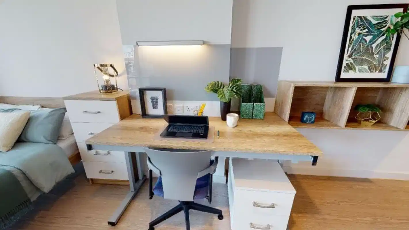 Common Area?w=400&h=260&fit=crop&q=40&auto=format&trim=auto