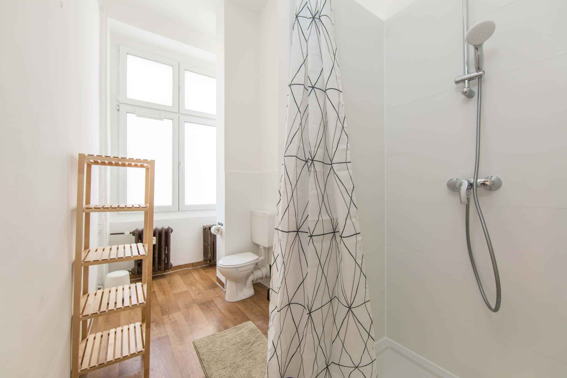 Hohenzollerndamm, Berlin - Berlin, Germany - Bathroom