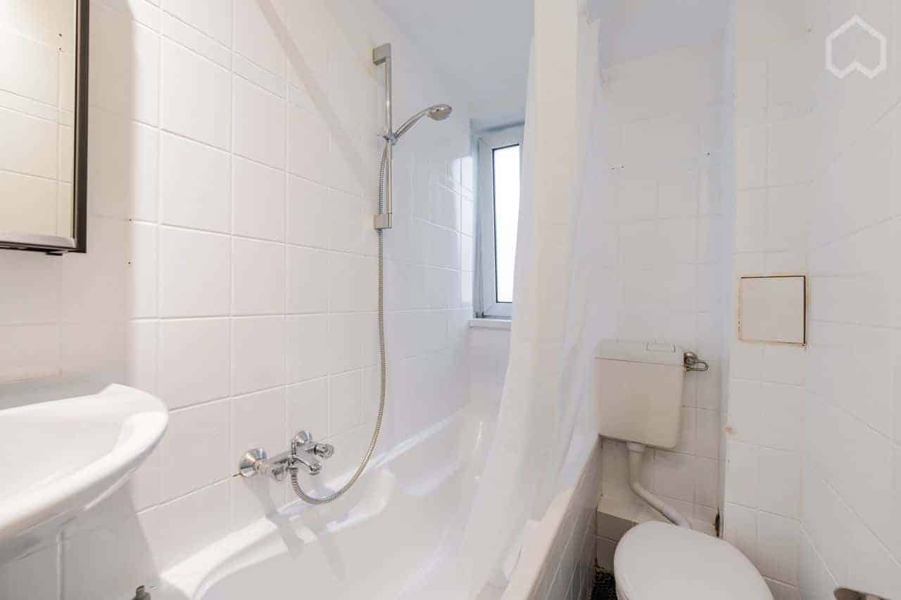 Exterior?w=400&h=260&fit=crop&q=40&auto=format&trim=auto