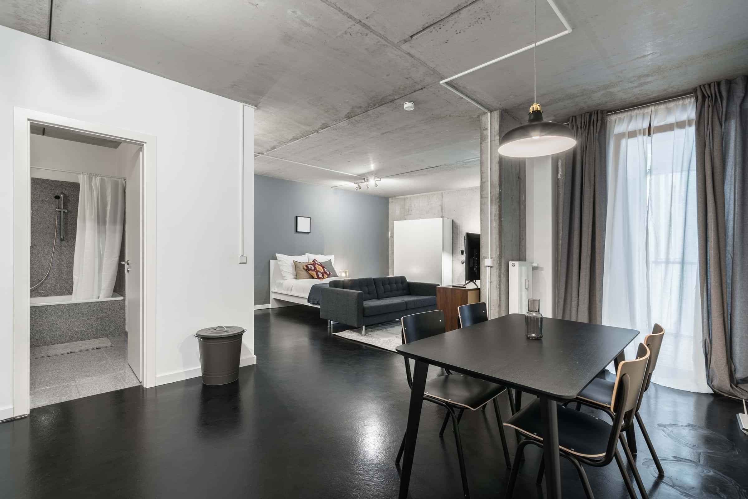 Exterior?w=400&h=260&fit=crop&q=40&auto=format&trim=auto