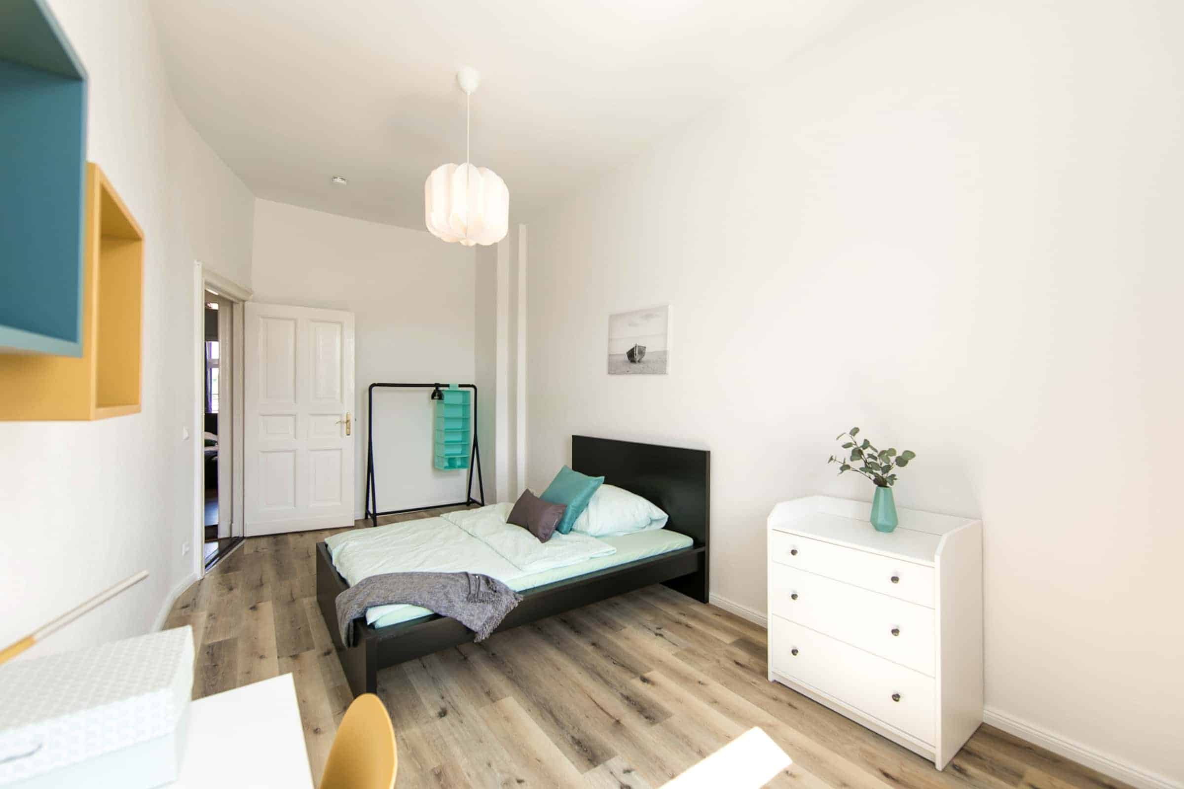 Bathroom?w=400&h=260&fit=crop&q=40&auto=format&trim=auto