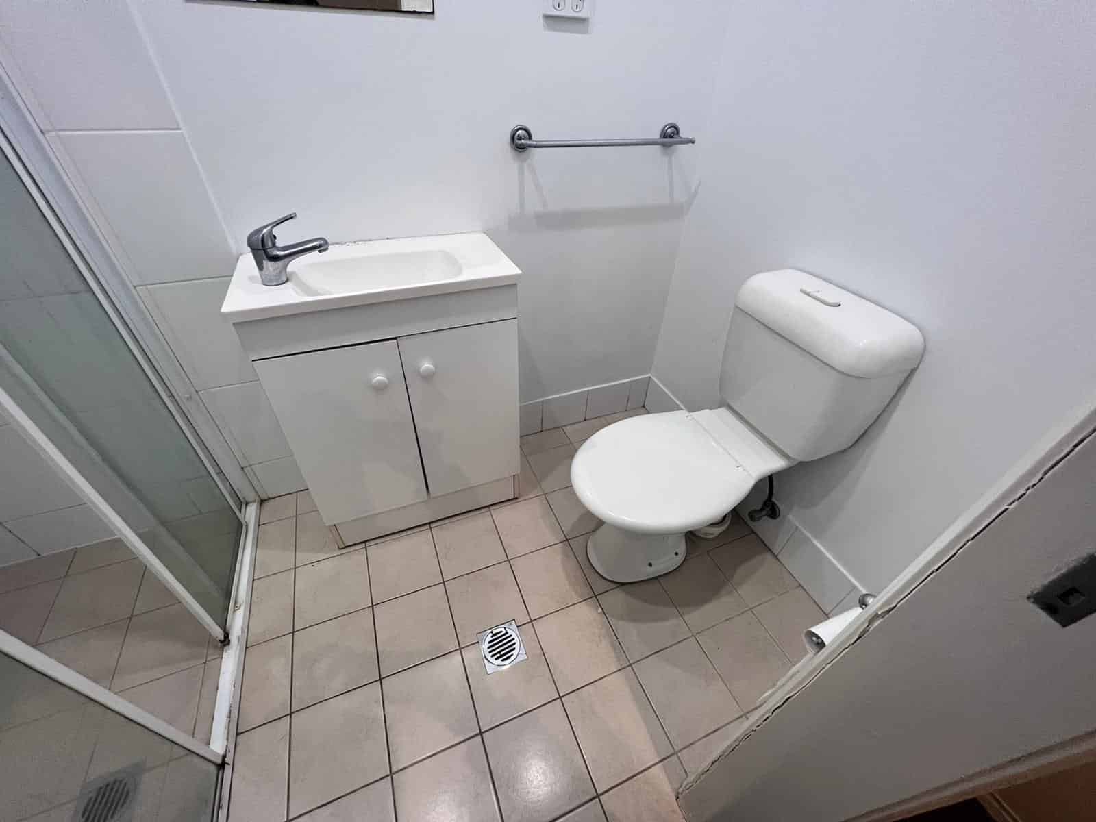 Kitchen?w=400&h=260&fit=crop&q=40&auto=format&trim=auto