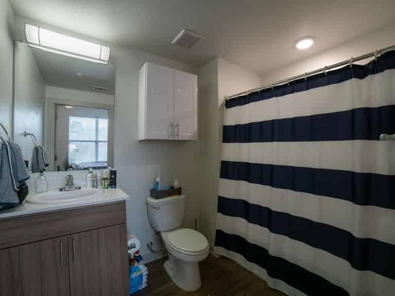 Amenities?w=400&h=260&fit=crop&q=40&auto=format&trim=auto