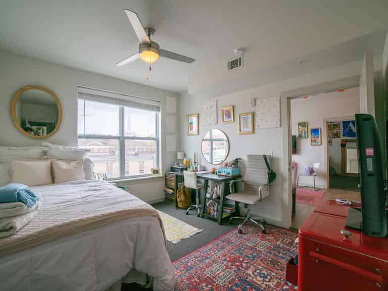 Amenities?w=400&h=260&fit=crop&q=40&auto=format&trim=auto