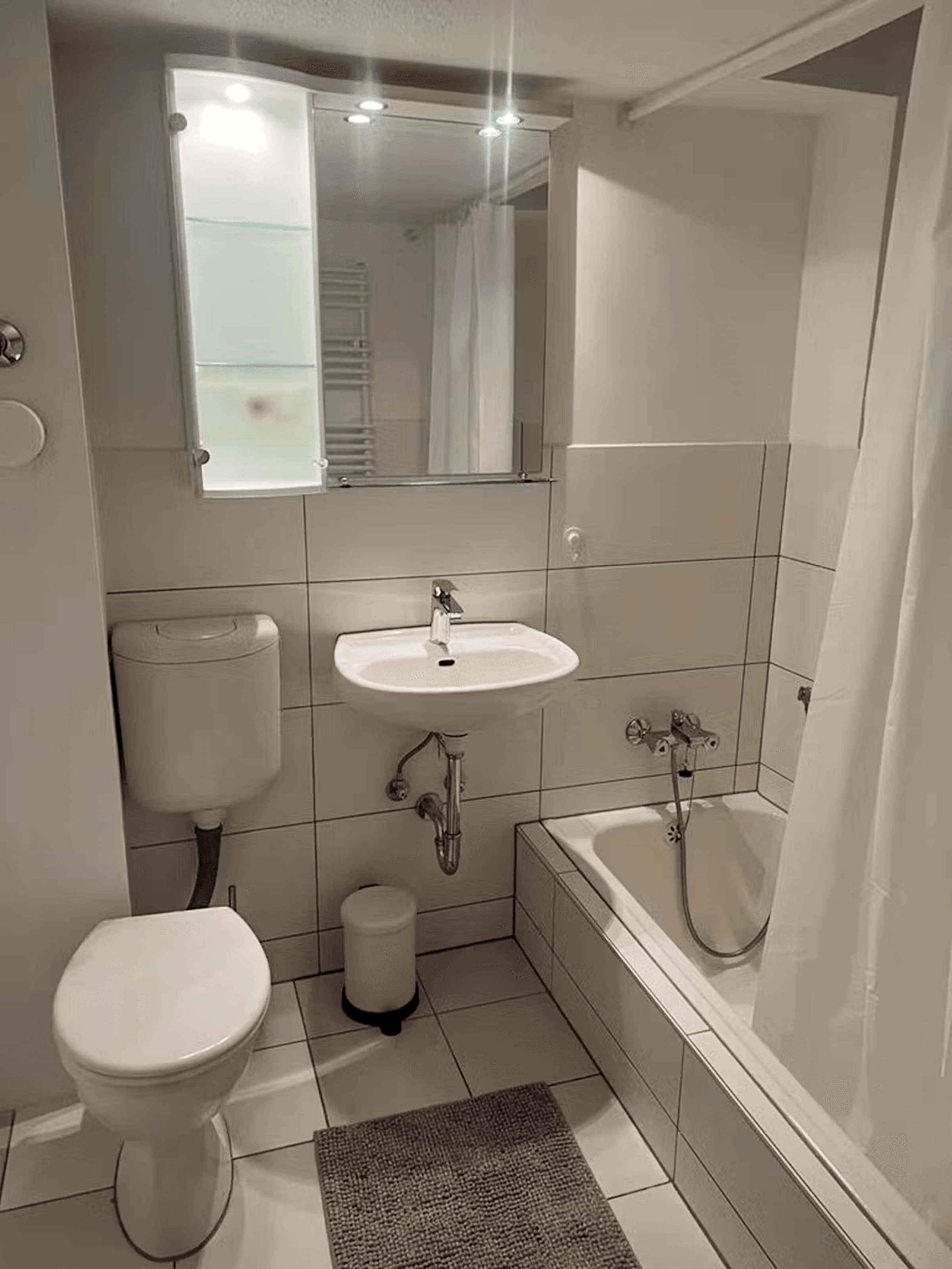 Konstanzer Straße, Berlin - Berlin, Germany - Room 1 - Bathroom