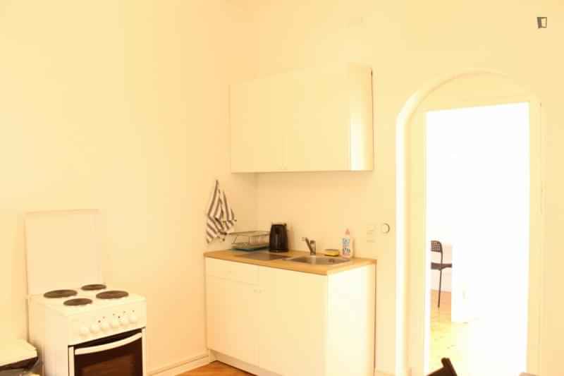 Common Area?w=400&h=260&fit=crop&q=40&auto=format&trim=auto