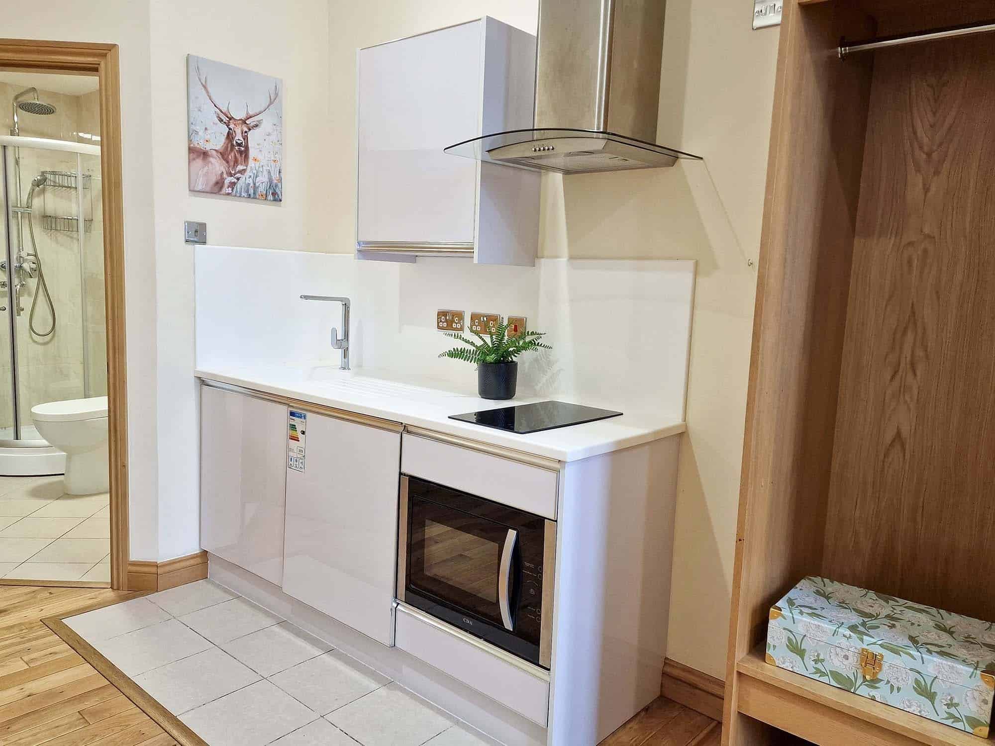 Amenities?w=400&h=260&fit=crop&q=40&auto=format&trim=auto