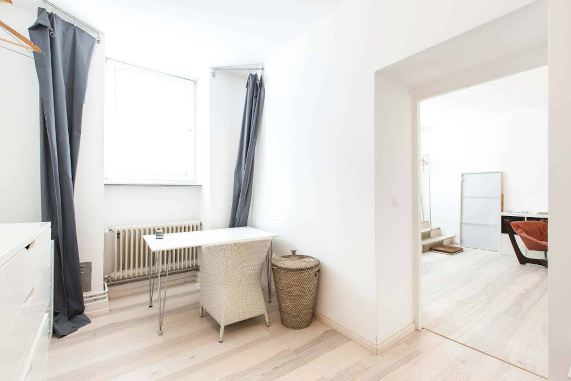 Common Area?w=400&h=260&fit=crop&q=40&auto=format&trim=auto