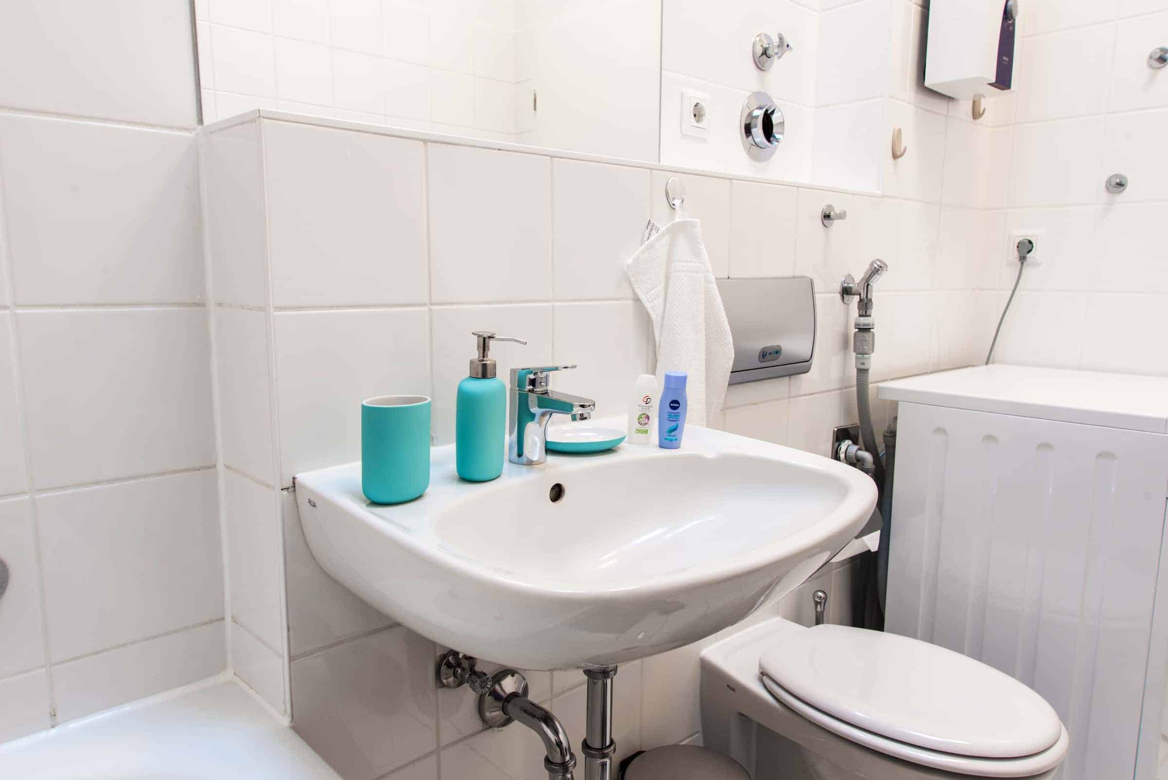 Kitchen?w=400&h=260&fit=crop&q=40&auto=format&trim=auto