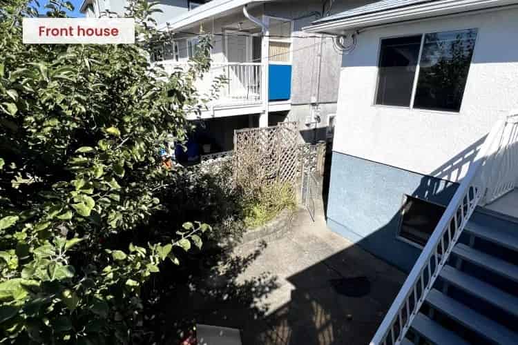 2706 E 56th Avenue, Vancouver - Vancouver, Canada - Exterior