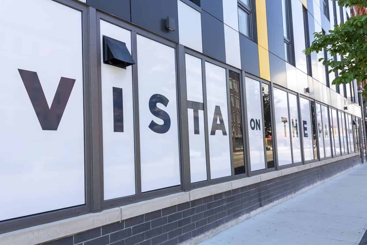 Bathroom?w=400&h=260&fit=crop&q=40&auto=format&trim=auto