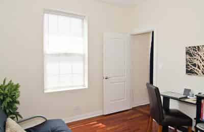 Kitchen?w=400&h=260&fit=crop&q=40&auto=format&trim=auto