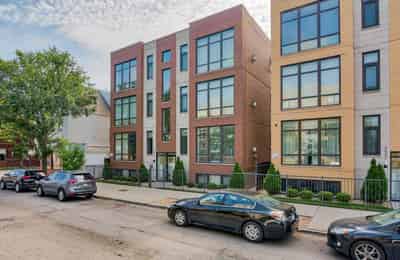 Albany Park On Montrose, Chicago - Chicago, Illinois, United States - Exterior