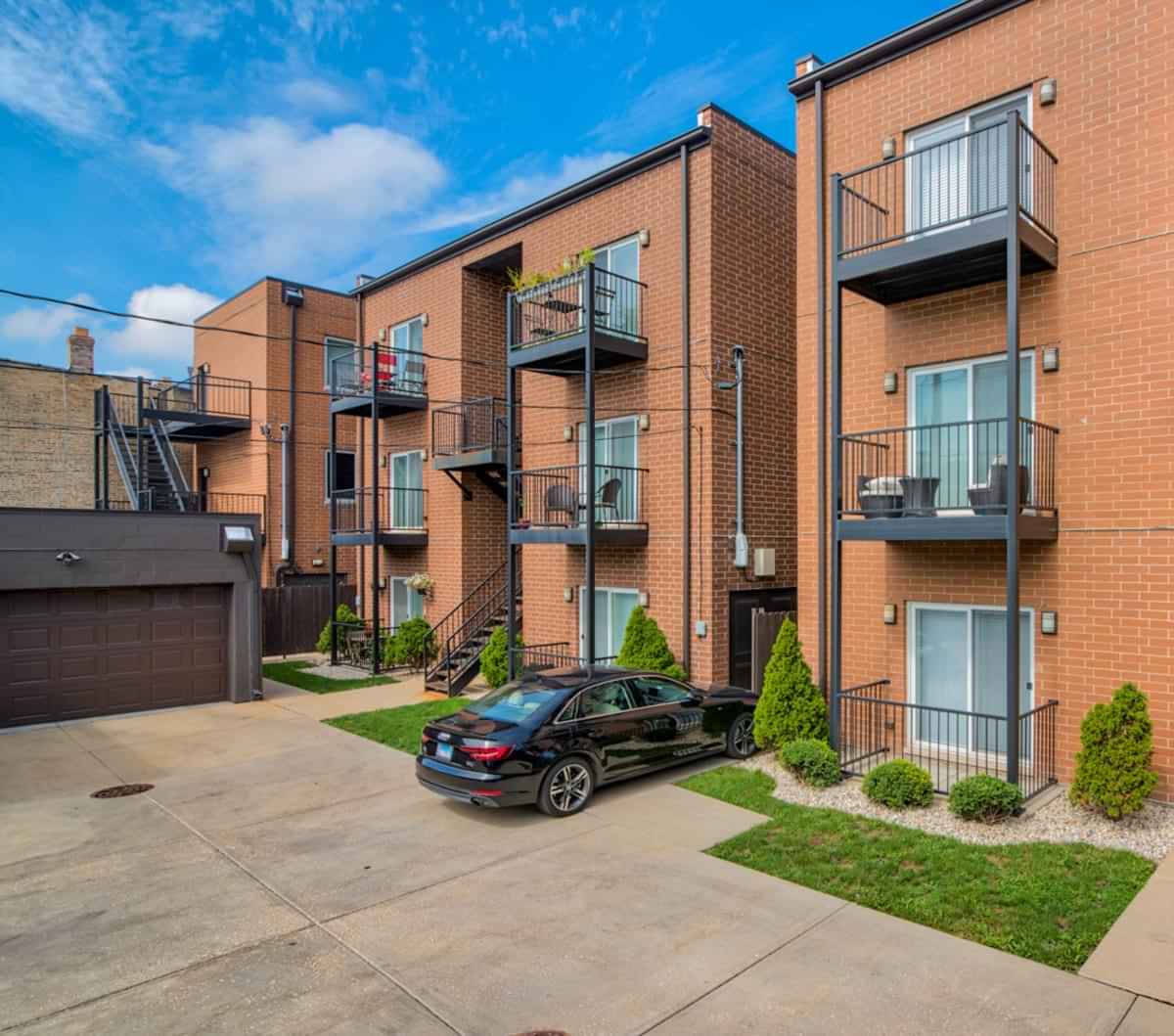 Albany Park On Montrose, Chicago - Chicago, Illinois, United States - Exterior