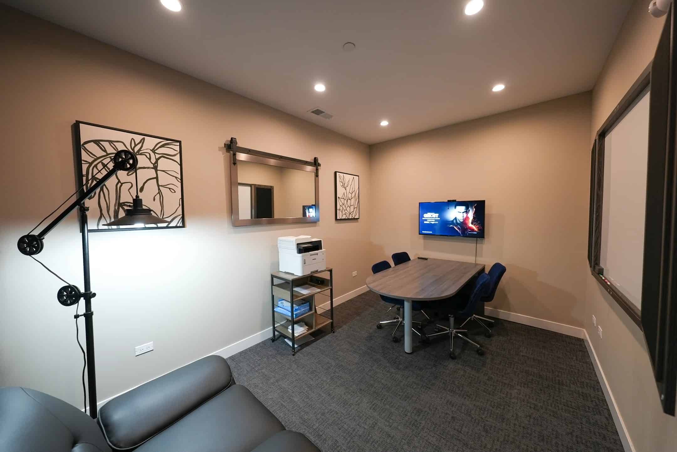 Common Area?w=400&h=260&fit=crop&q=40&auto=format&trim=auto