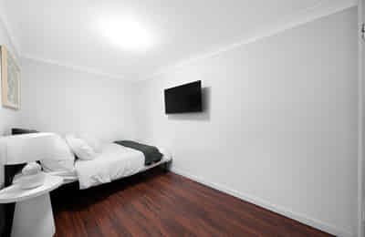Common Area?w=400&h=260&fit=crop&q=40&auto=format&trim=auto