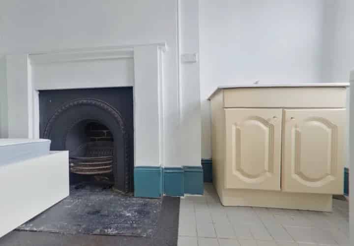 Kitchen?w=400&h=260&fit=crop&q=40&auto=format&trim=auto