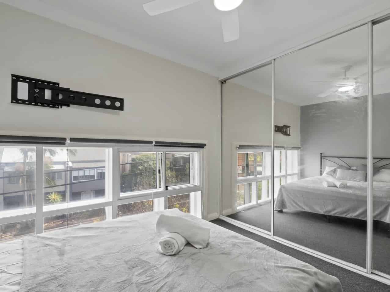 Common Area?w=400&h=260&fit=crop&q=40&auto=format&trim=auto