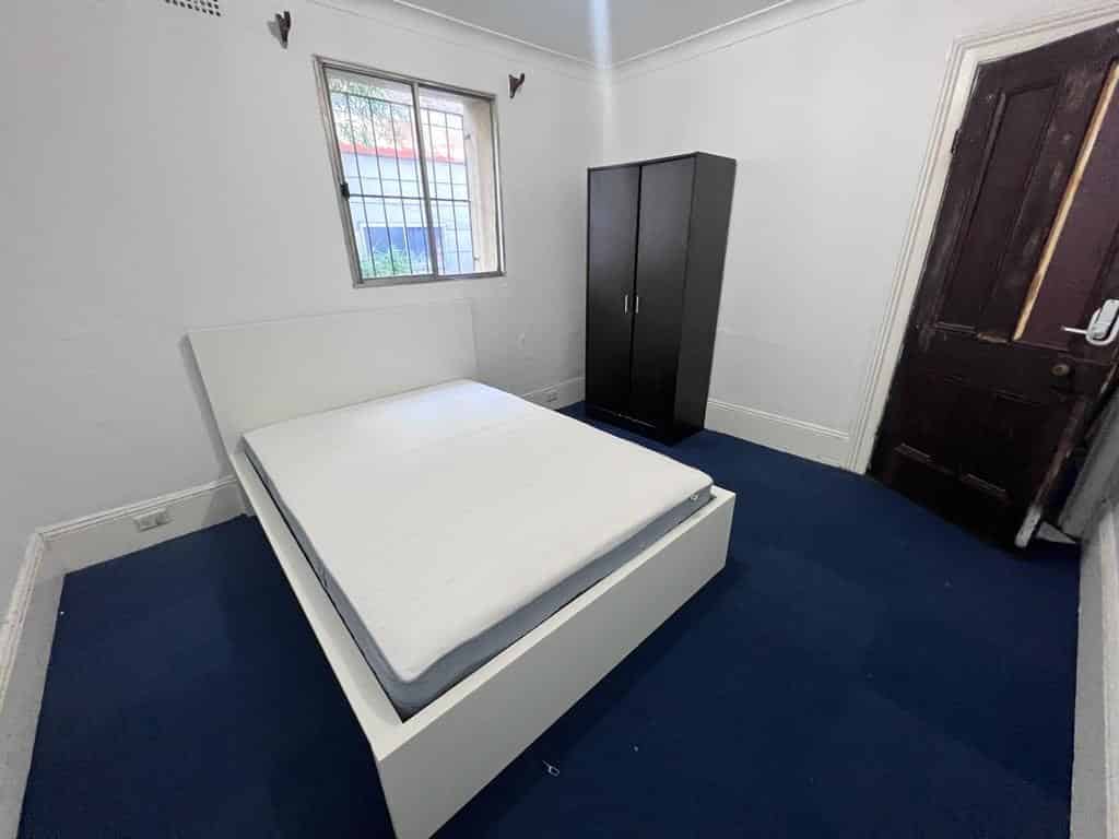 Room in a 8 Bedroom Apartment, 257 Cleveland Street, Redfern, Sydney - Sydney, New South Wales, Australia - Room 4 - Bedroom
