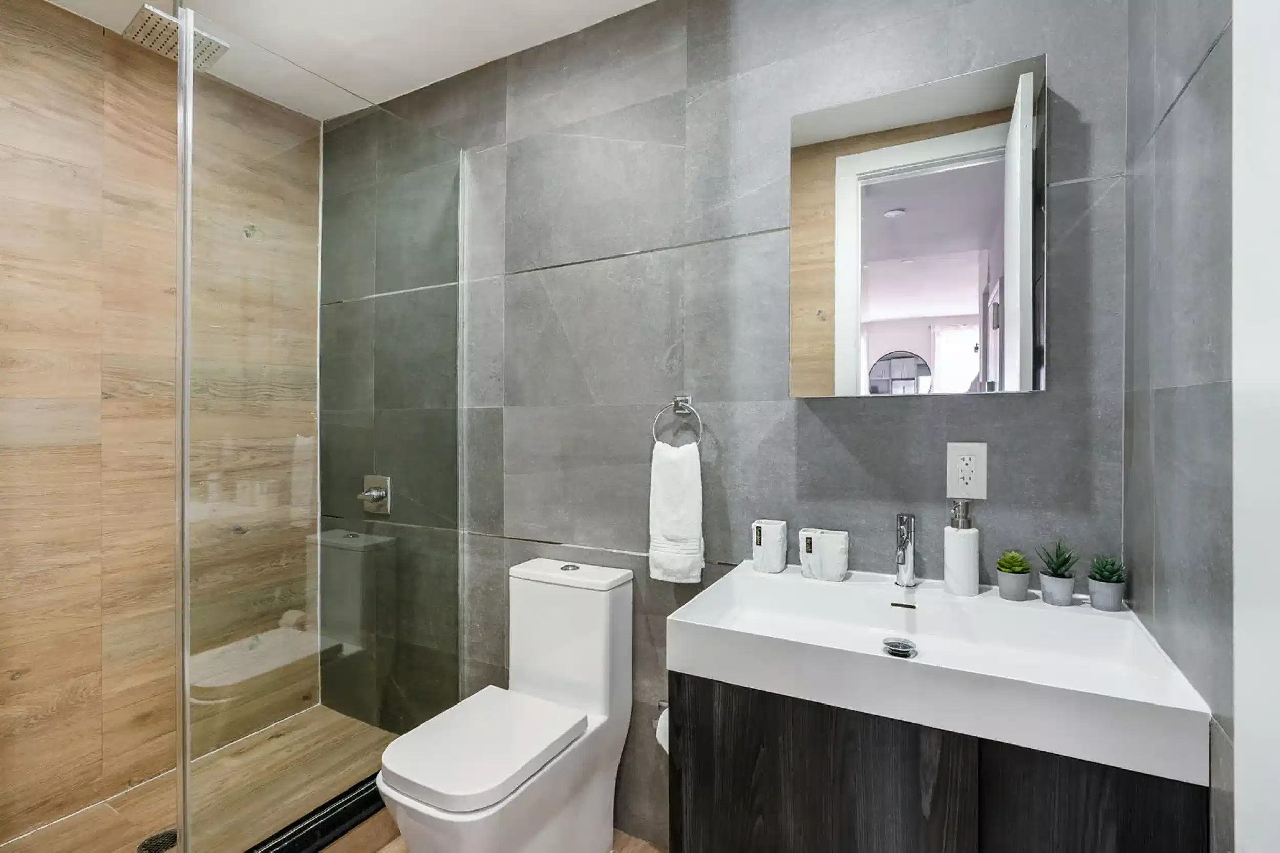 #1597-12 : Studio - Bedroom?w=400&h=260&fit=crop&q=40&auto=format&trim=auto